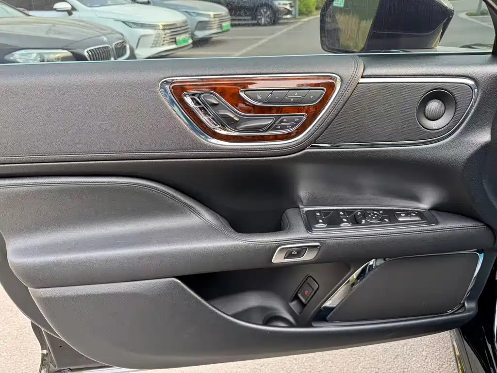 Lincoln Continental 3.0 T 4 WD Honor Shine