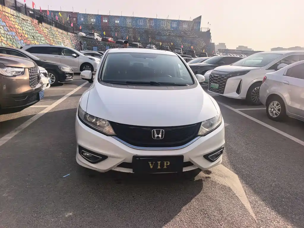 Jade 1.8 L Auto Comfort Elite 5-seat