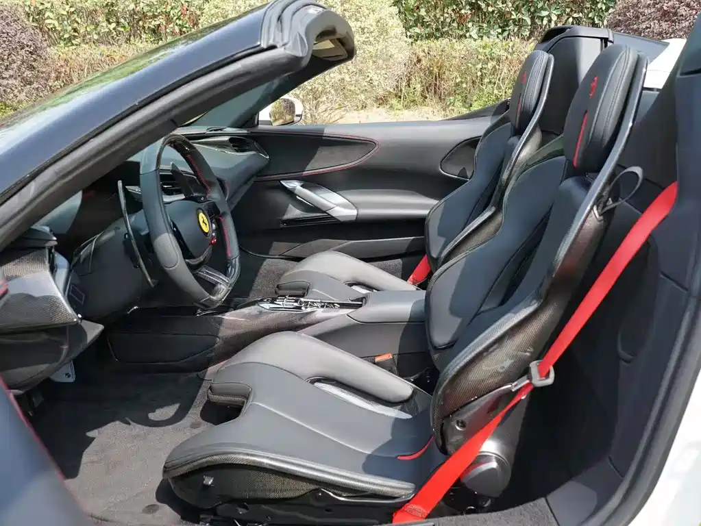 SF90 3.9 T V8 Spider