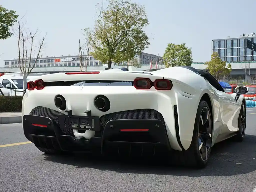 SF90 3.9 T V8 Spider