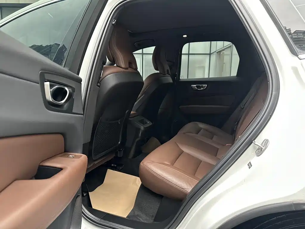 Volvo XC60 B5 4 WD Smart Ease Luxury