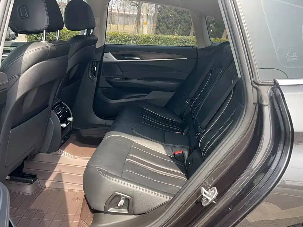 BMW 6 Series GT 630 i Luxury Design Package