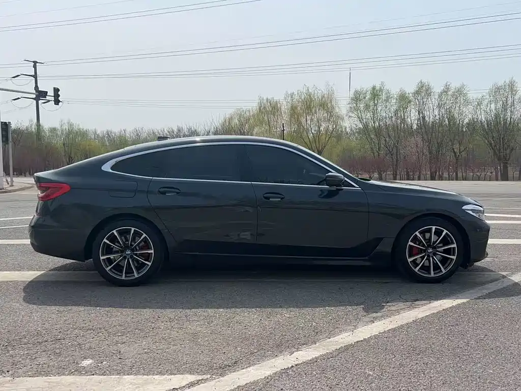 BMW 6 Series GT 630 i Luxury Design Package
