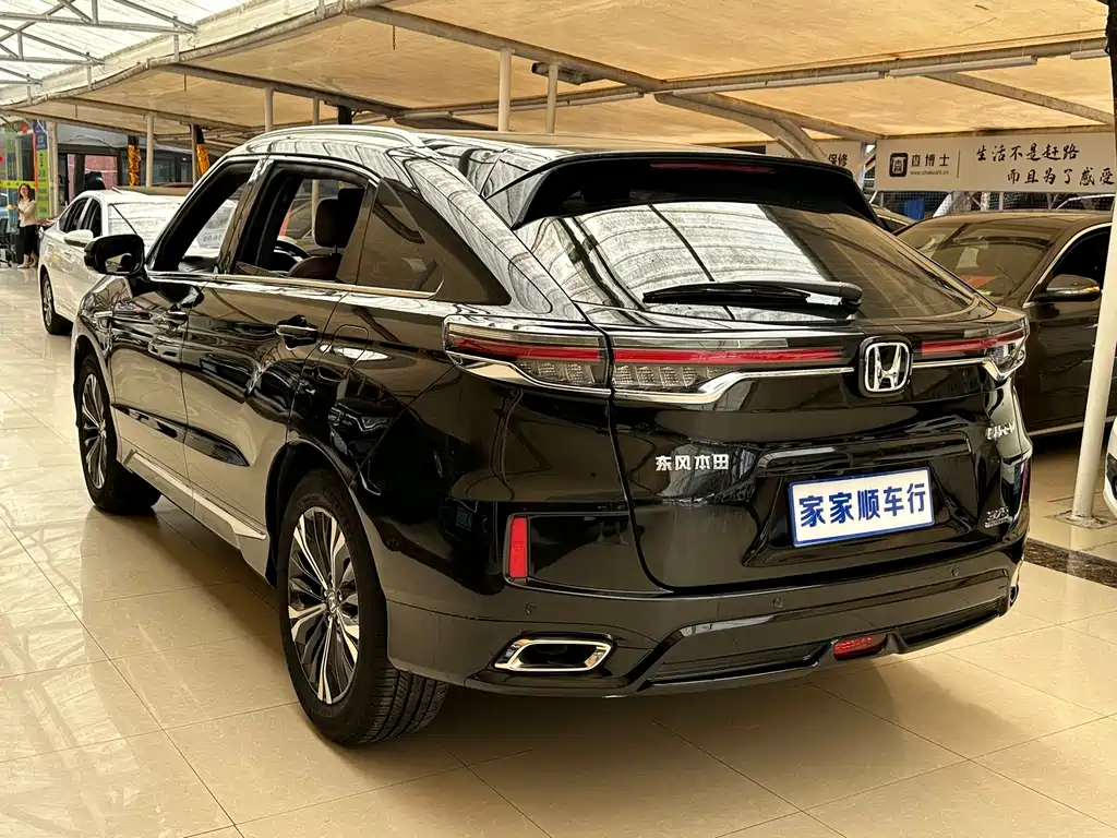 Honda UR-V 370 TURBO 2 WD Graceful