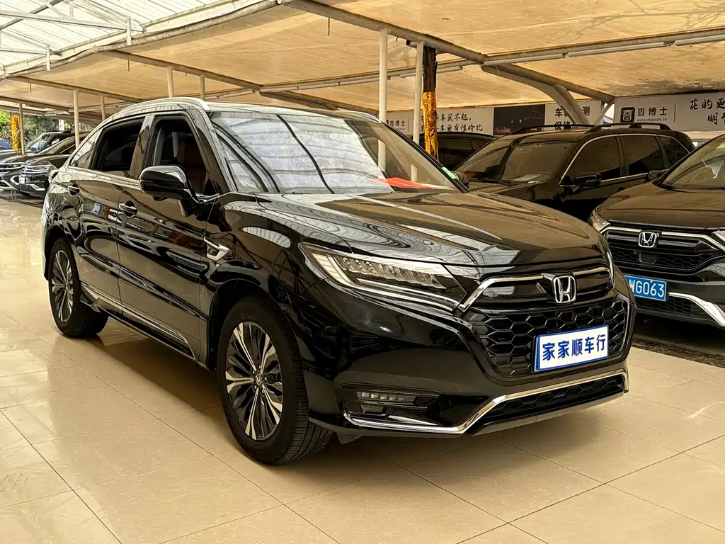 Honda UR-V 370 TURBO 2 WD Graceful