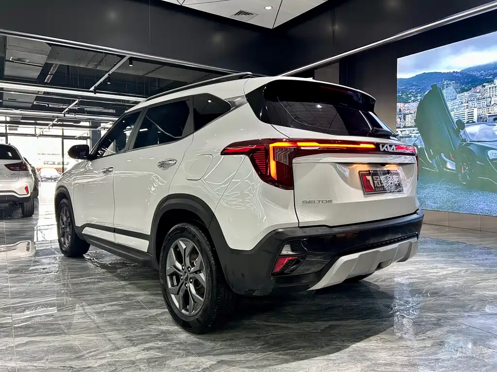 Seltos 1.5 L CVT Luxury