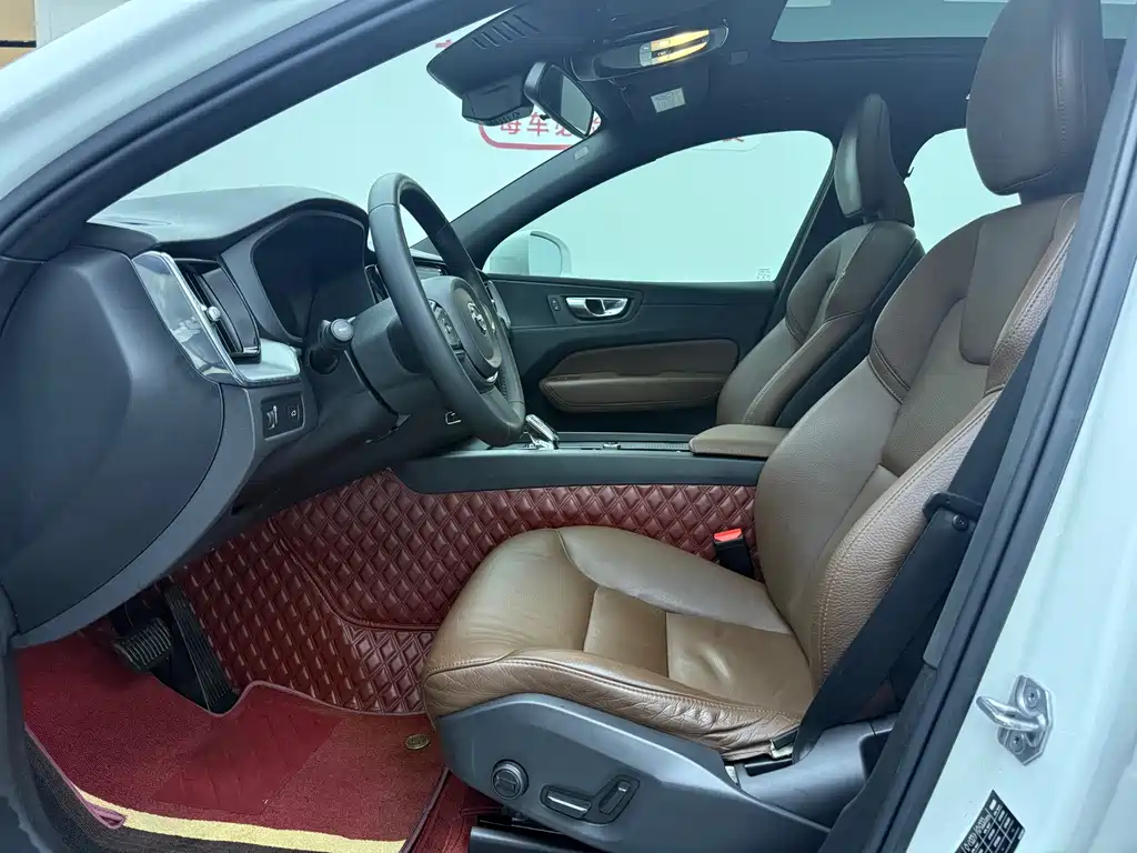 Volvo XC60 B5 4 WD Smart Ease Luxury