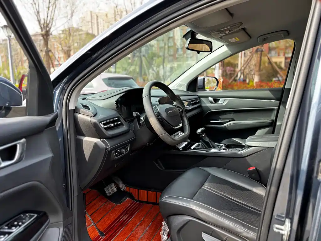 Wuling Victory 1.5 T CVT Distinguished