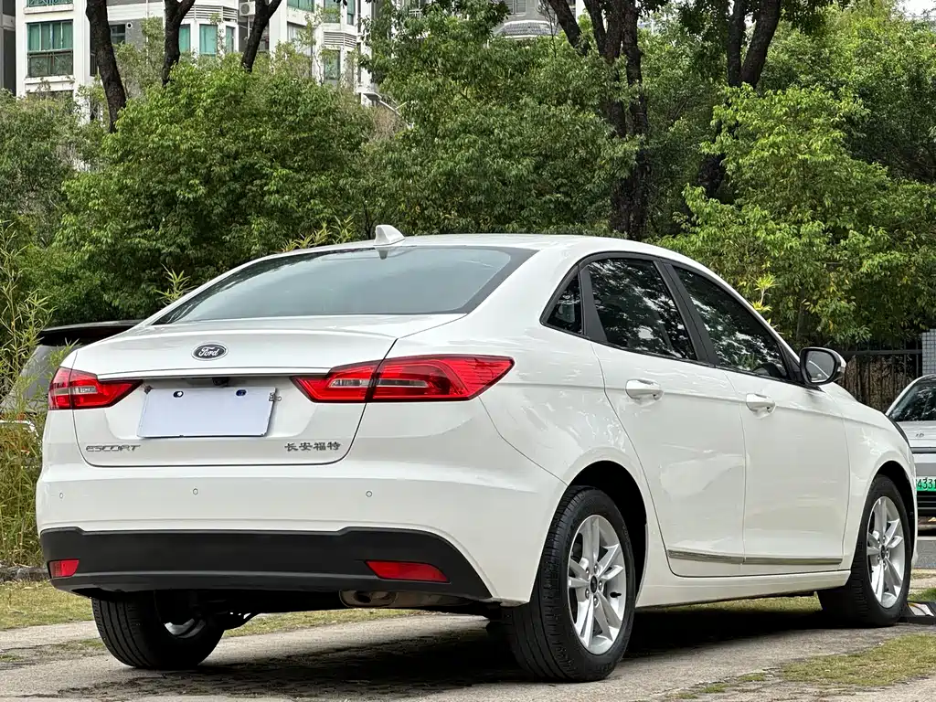 Escort Facelift 1.5 L Auto Joy CN-VI