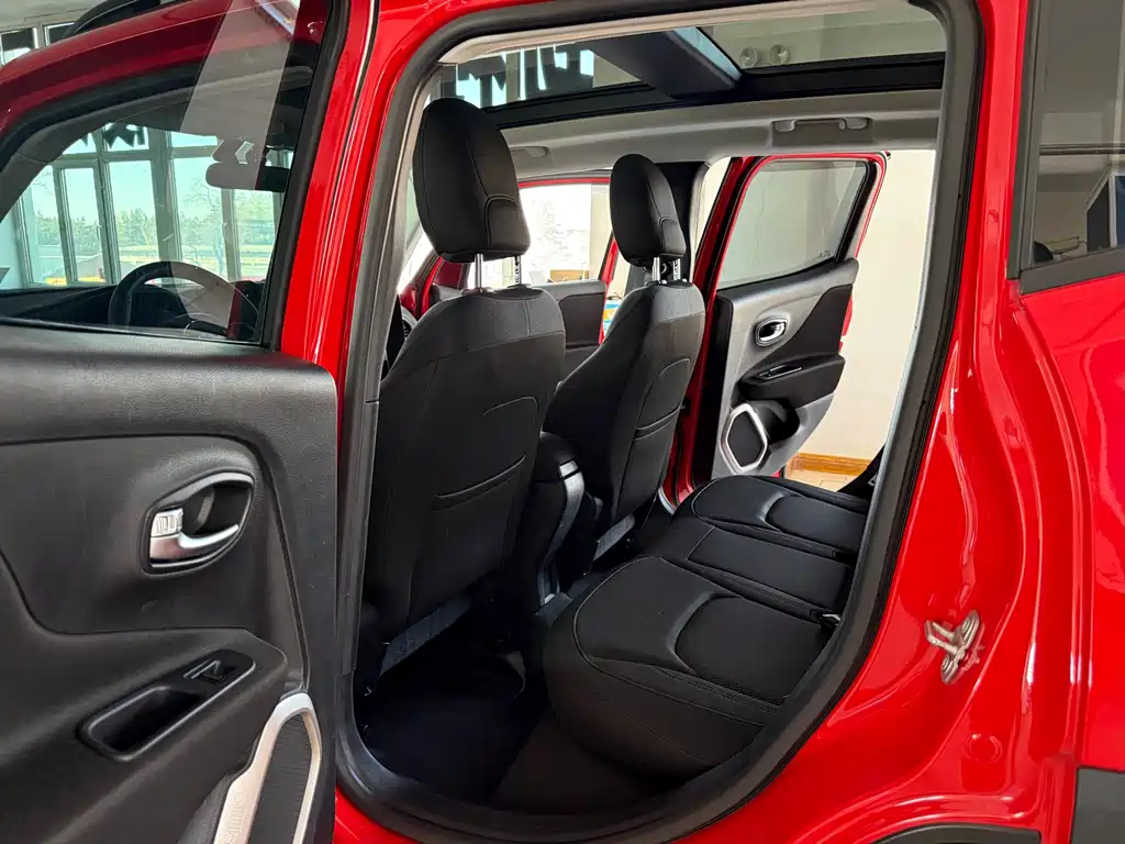 Renegade Connected Large Screen 180 T Auto High Energy