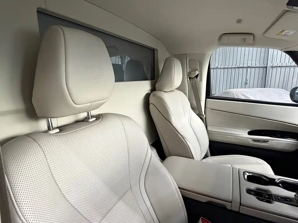 Lexus LM 500 h 4-seat Royal World