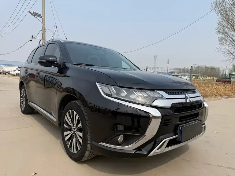 Mitsubishi Outlander 2.4 L 4 WD Enjoyment 7-seat