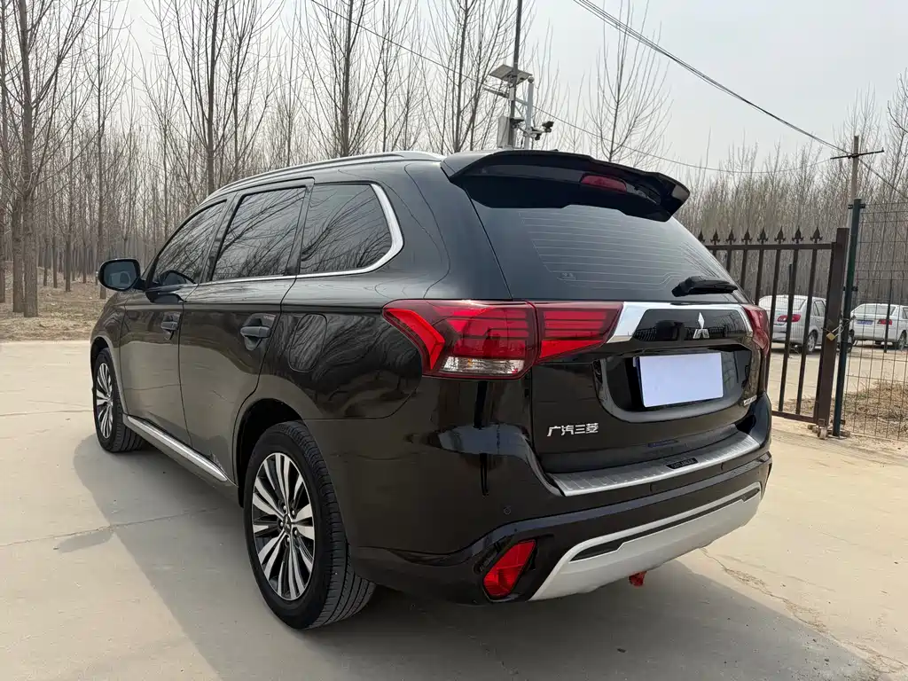 Outlander 2.4 L 4 WD Enjoyment 7-seat