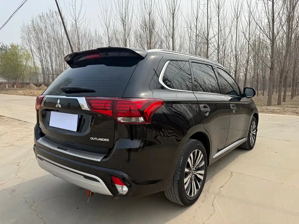 Outlander 2.4 L 4 WD Enjoyment 7-seat
