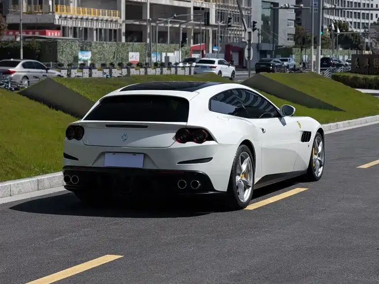 Ferrari GTC4 Lusso 3.9 T V8
