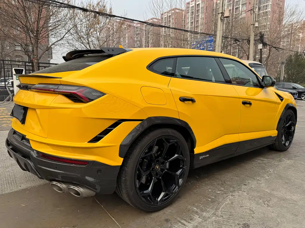 Urus 4.0 T V8 Performante