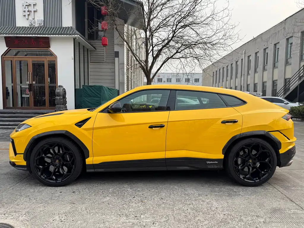 Urus 4.0 T V8 Performante
