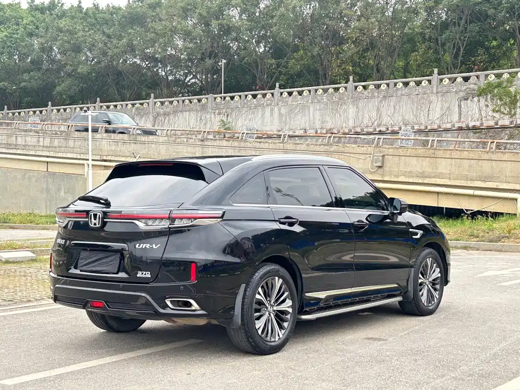 Honda UR-V 370 TURBO 2 WD Graceful