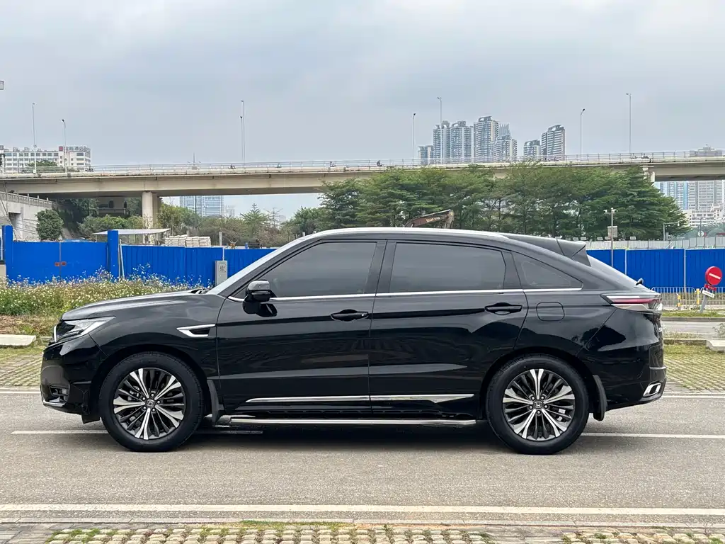 Honda UR-V 370 TURBO 2 WD Graceful