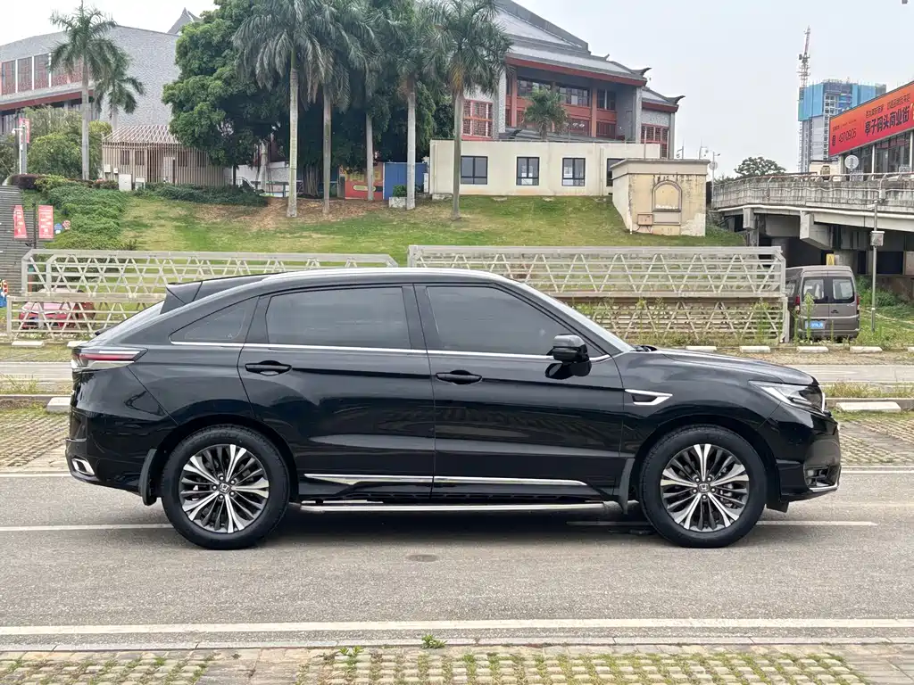 Honda UR-V 370 TURBO 2 WD Graceful