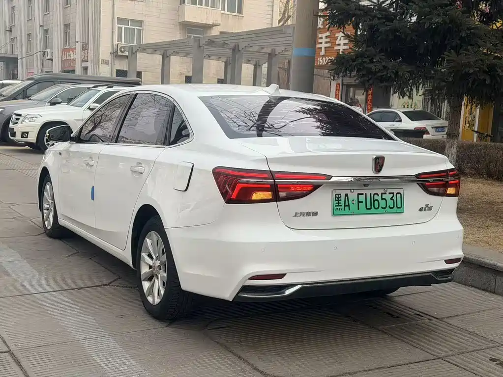 Roewe i6 NEV 45 T Hybrid Connected Smart Enjoyment