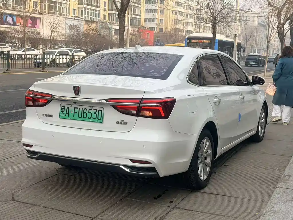 Roewe i6 NEV 45 T Hybrid Connected Smart Enjoyment