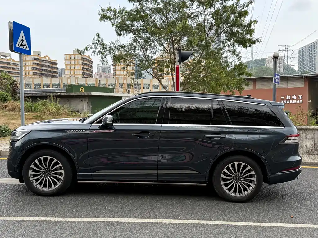 Aviator 飞行家 2022款 3.0 T V6 四驱百周年限量版