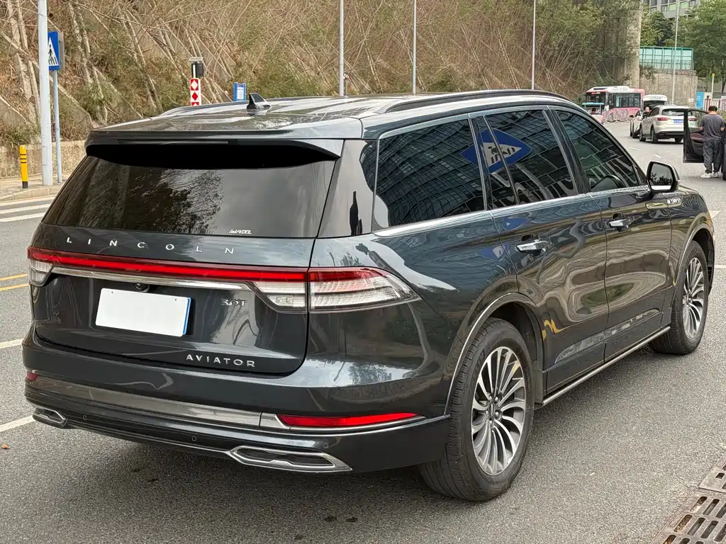 Aviator 飞行家 2022款 3.0 T V6 四驱百周年限量版
