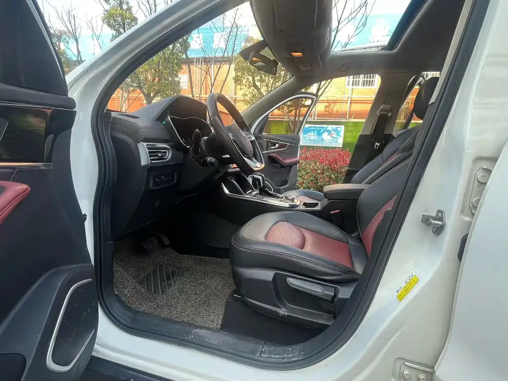 Besturn T33 奔腾T33 2019款 1.6 L 自动互联智酷型 国VI