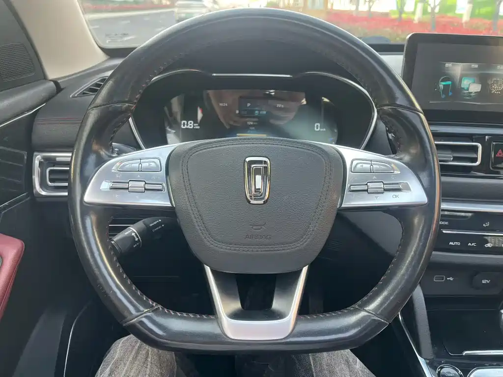 Besturn T33 奔腾T33 2019款 1.6 L 自动互联智酷型 国VI