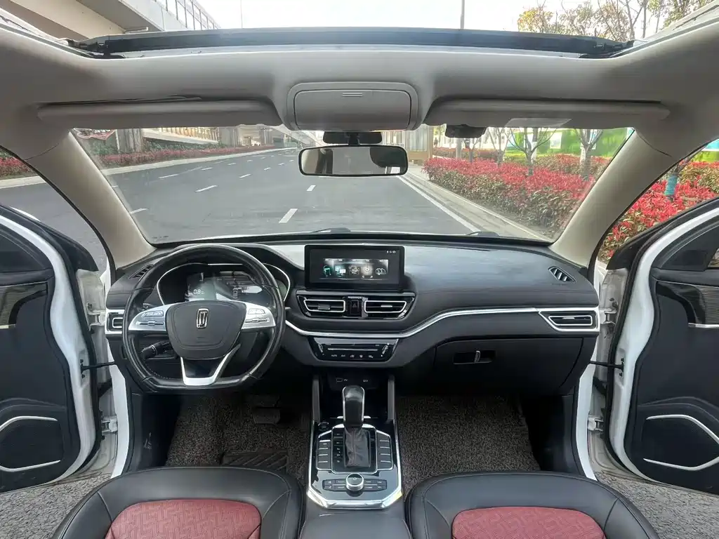 Besturn T33 奔腾T33 2019款 1.6 L 自动互联智酷型 国VI