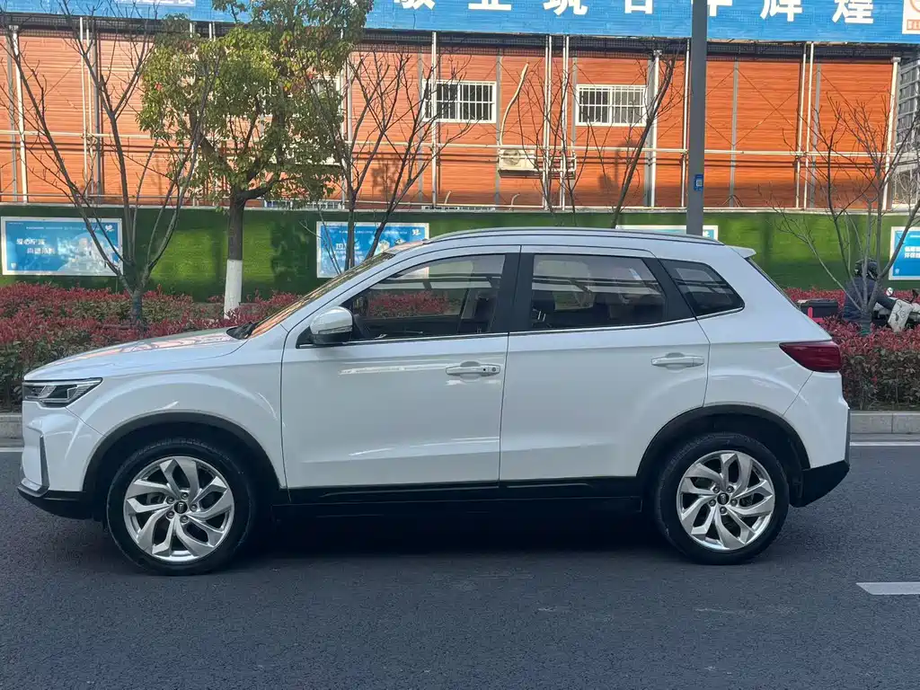 Besturn T33 奔腾T33 2019款 1.6 L 自动互联智酷型 国VI