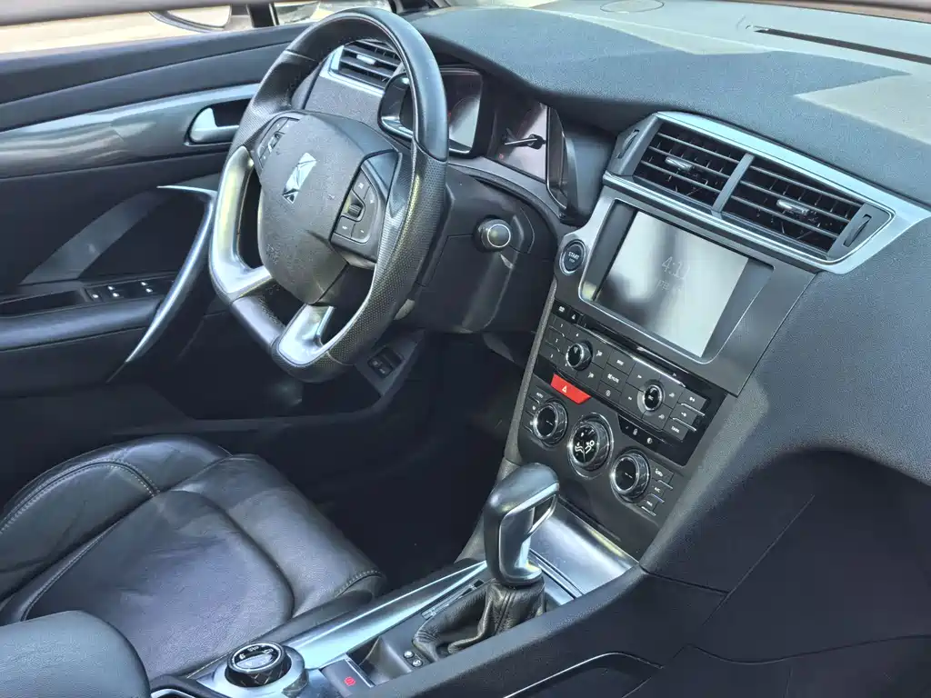 DS 6 1.6 T Luxury THP160