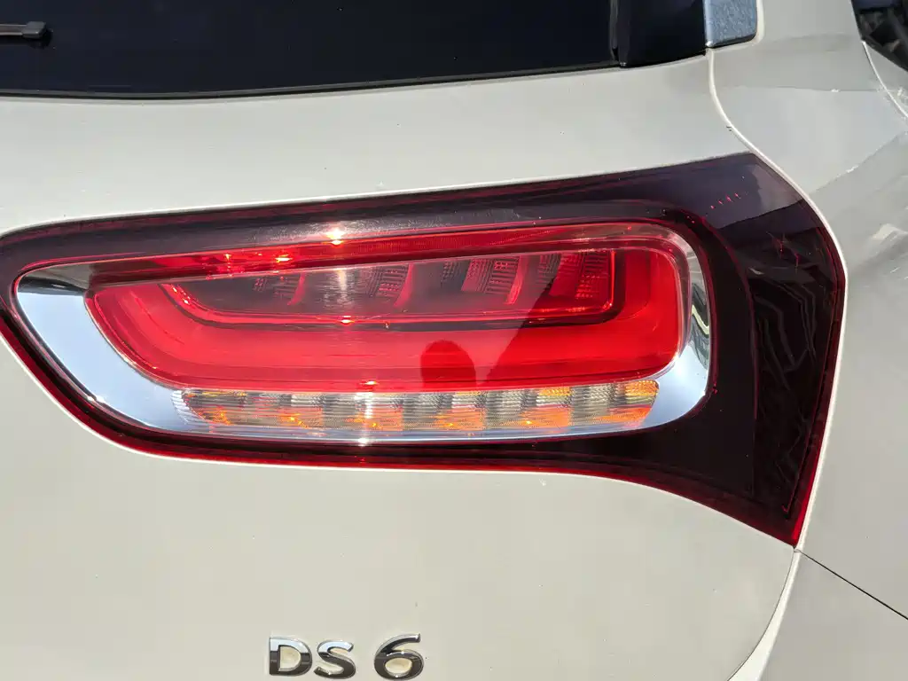 DS 6 1.6 T Luxury THP160