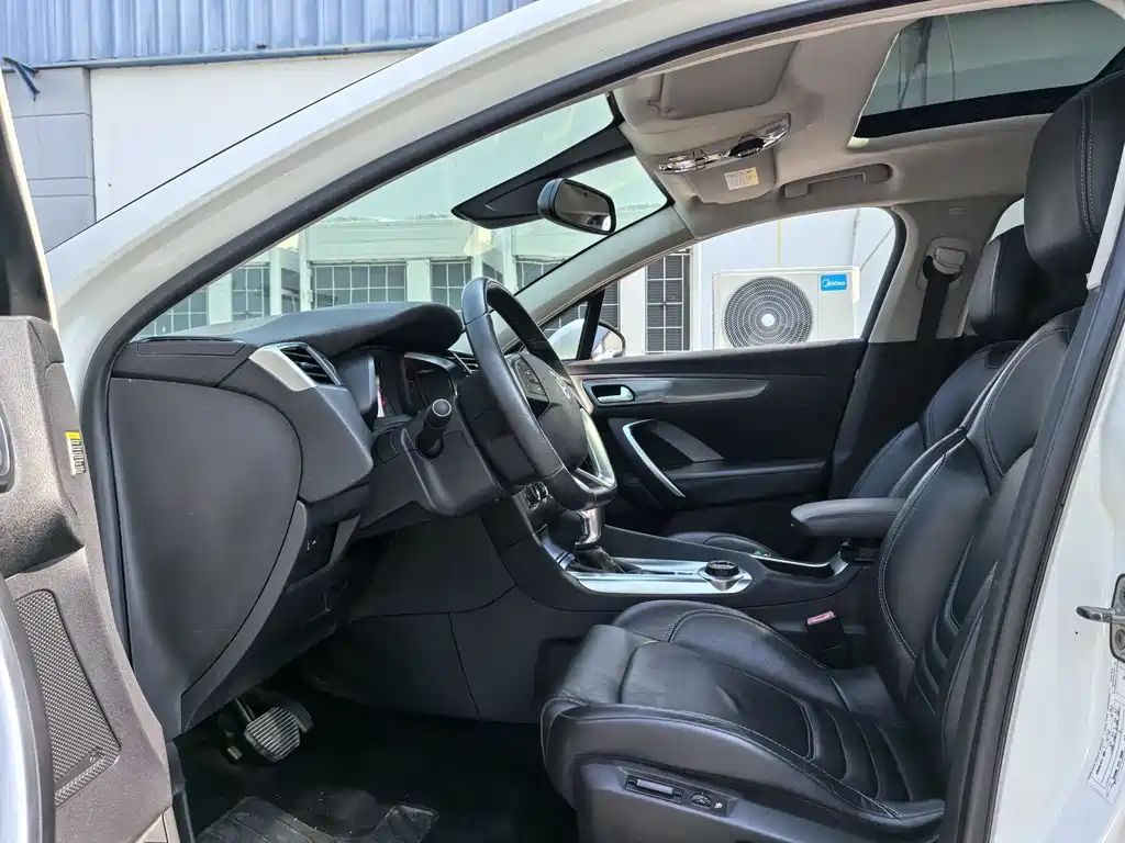 DS 6 1.6 T Luxury THP160