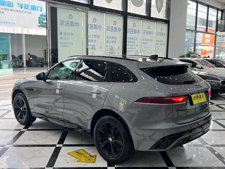 Jaguar F-PACE P250 R-Dynamic BLACK