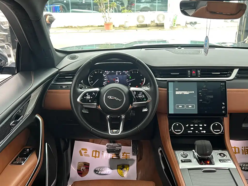 Jaguar F-PACE P250 R-Dynamic BLACK