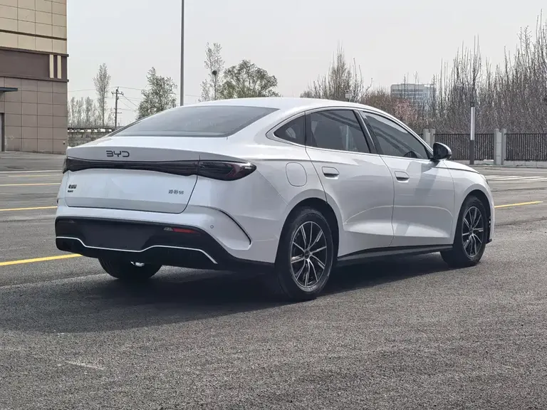 BYD Seal 06 DM-i 80 KM Distinguished