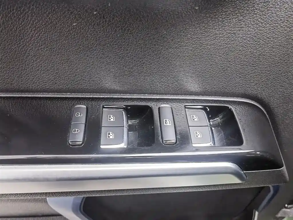 BAIC BJ40 北京越野BJ40 2024款 2.3 T 雨林穿越版