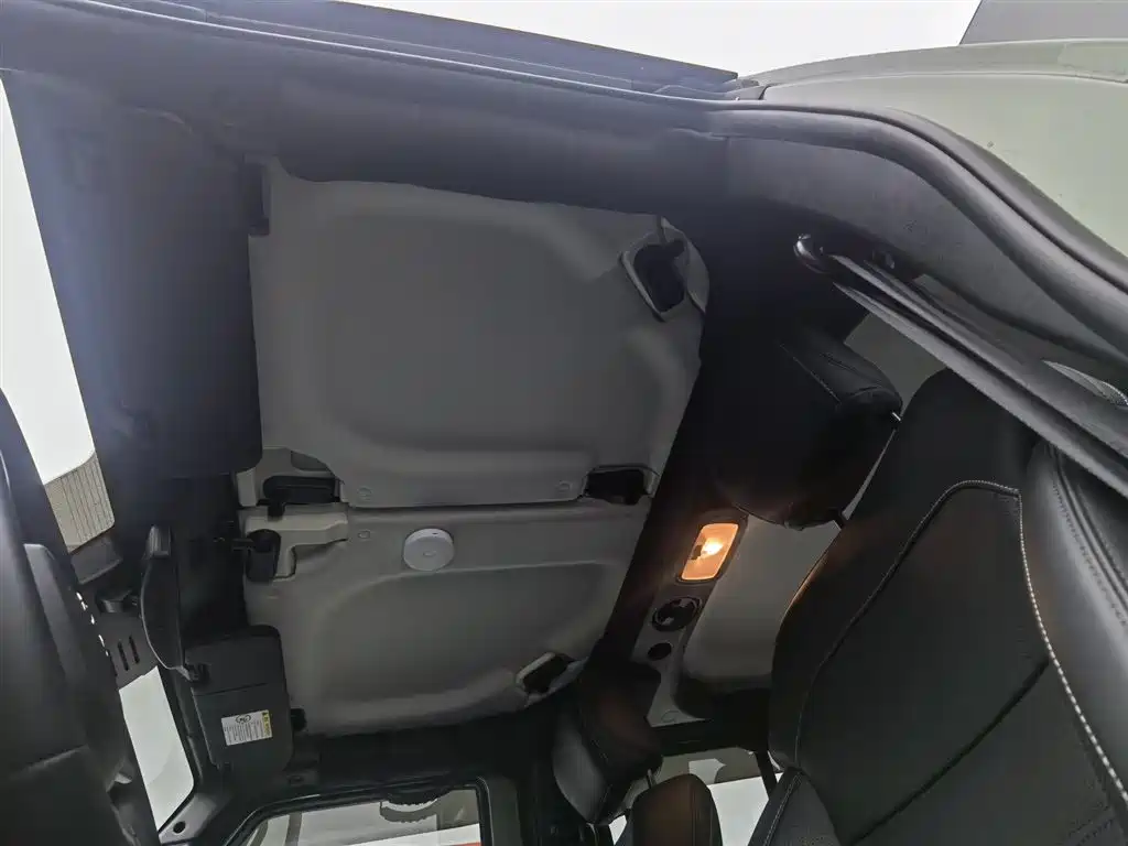 BAIC BJ40 北京越野BJ40 2024款 2.3 T 雨林穿越版