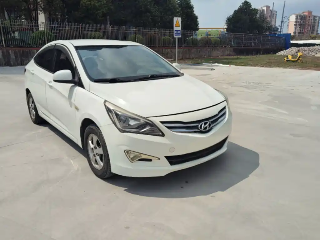 Accent 1.4 L Auto Intelligent GLS