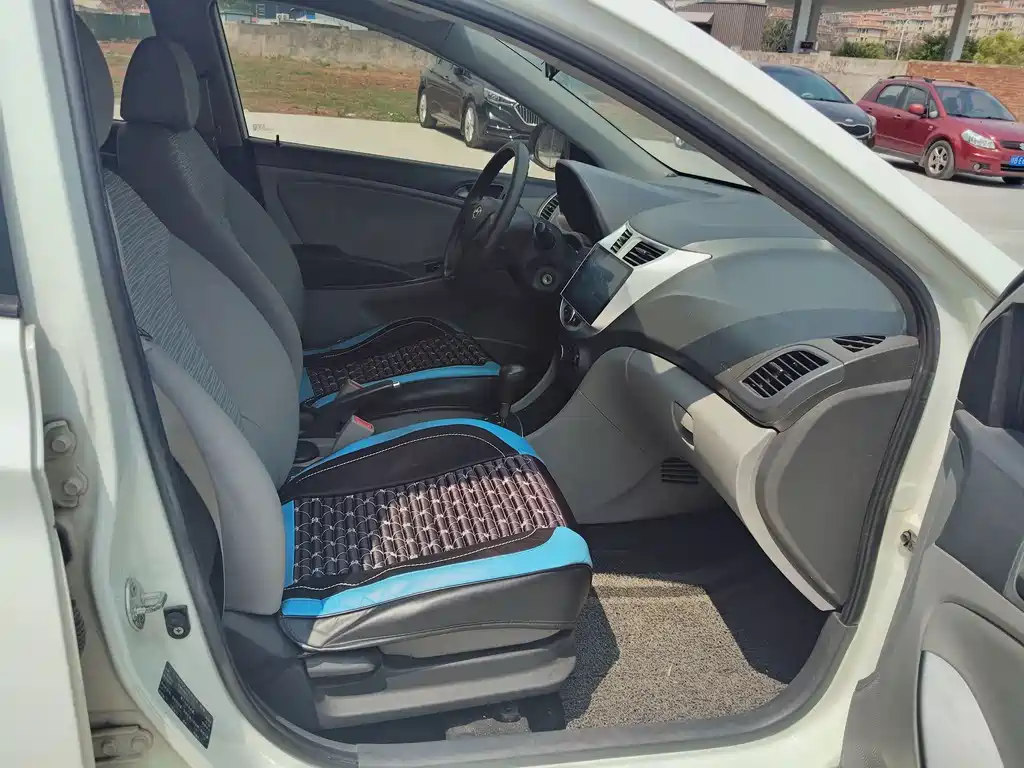 Accent 1.4 L Auto Intelligent GLS