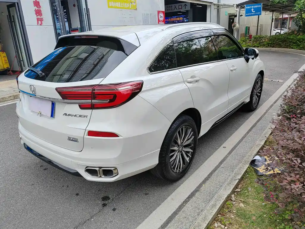 Avancier 370 TURBO 4 WD Supreme