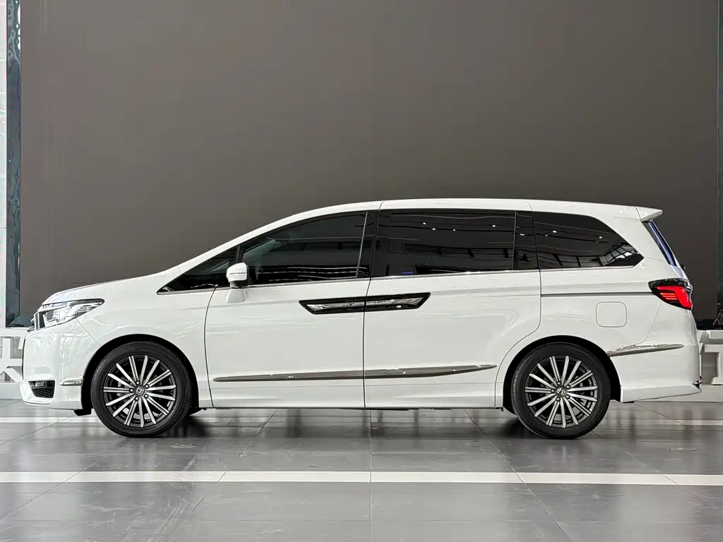 Elysion 2.0 L e:HEV Luxury