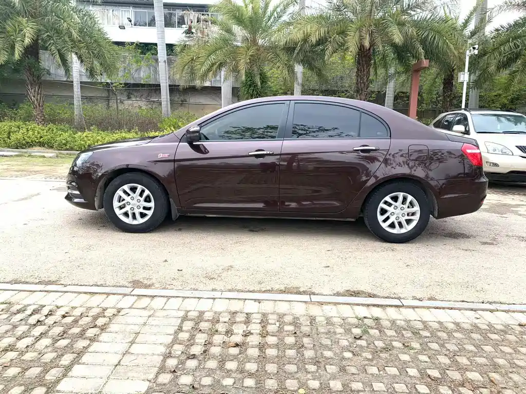 Emgrand Sedan 1.5 L CVT Luxury