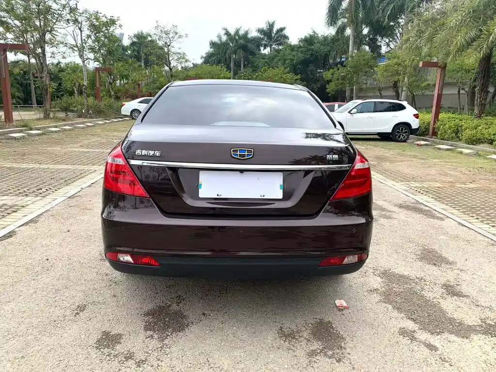 Emgrand Sedan 1.5 L CVT Luxury