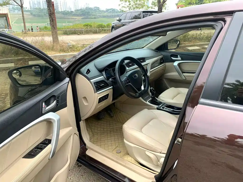 Emgrand Sedan 1.5 L CVT Luxury