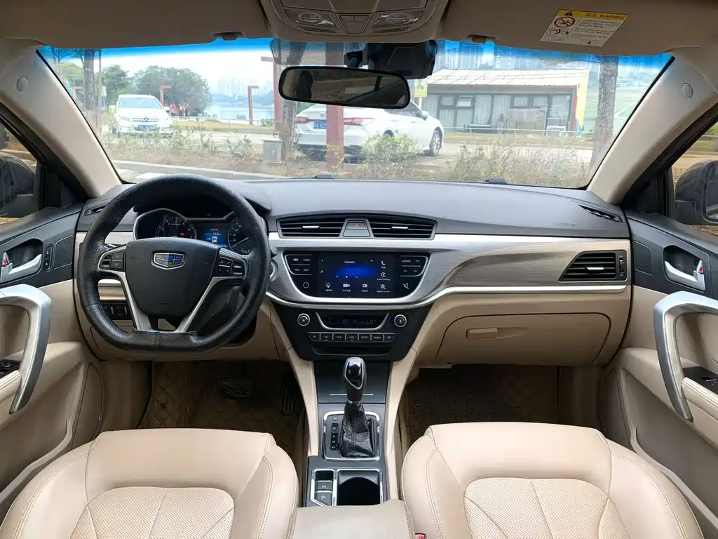 Emgrand Sedan 1.5 L CVT Luxury