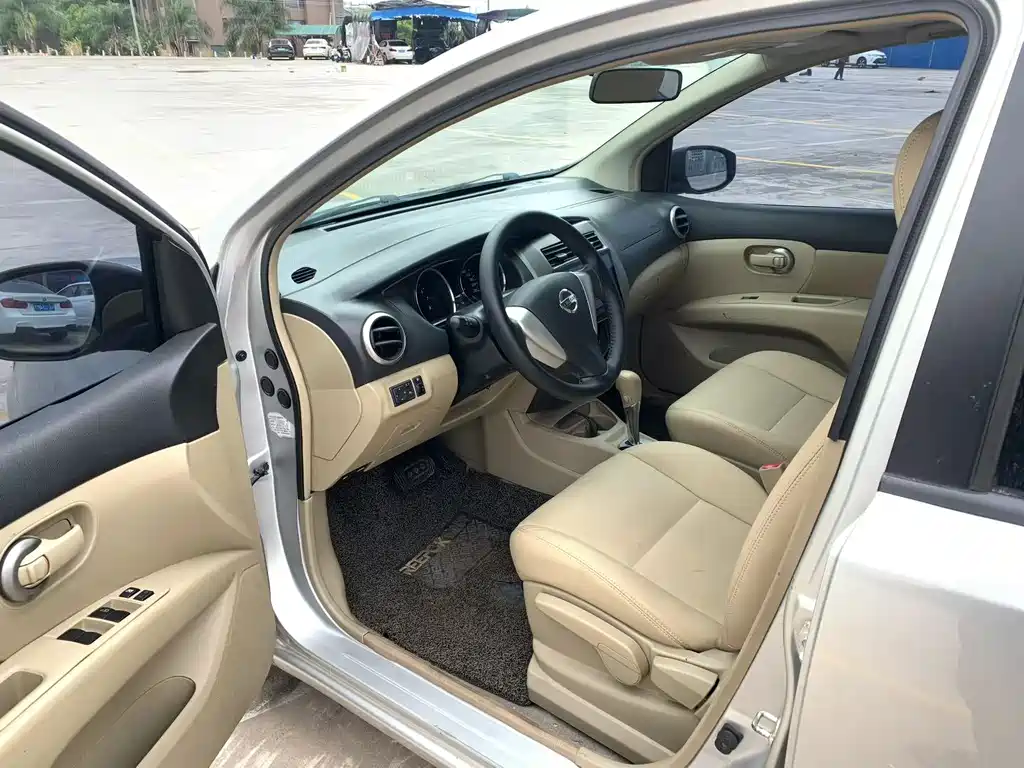 Livina 1.6 XL CVT Luxury