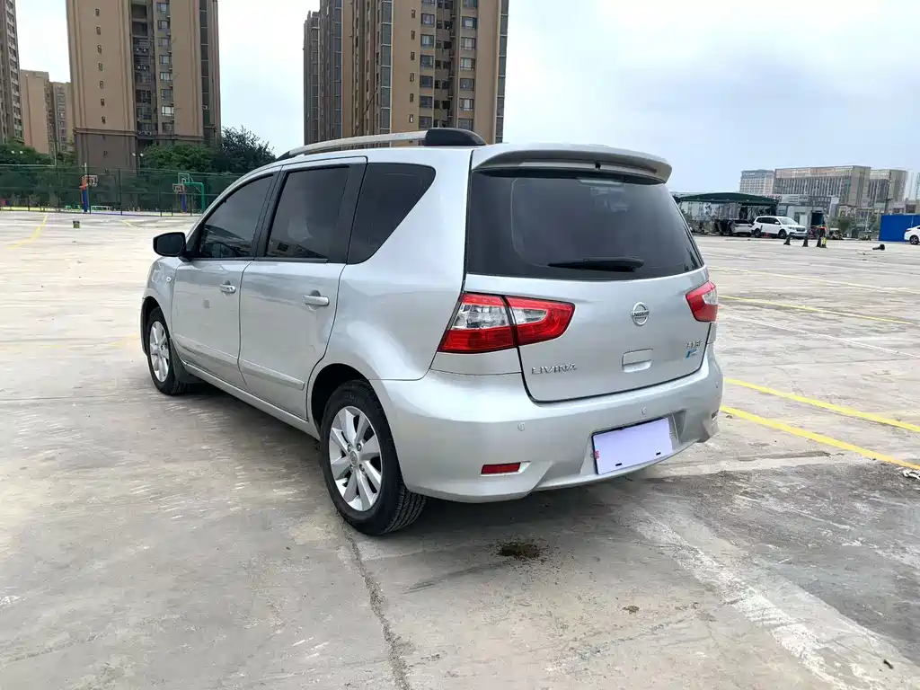 Livina 1.6 XL CVT Luxury